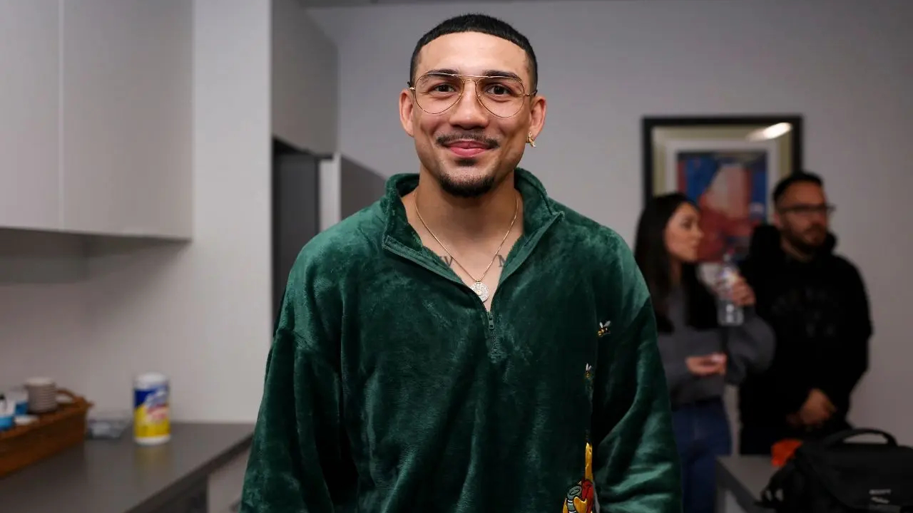 Meski berstatus juara bertahan, peluang Teofimo Lopez kembali diragukan saat ia bersiap menghadapi Shakur Stevenson demi supremasi kelas welter junior. (Foto: Fight TV)