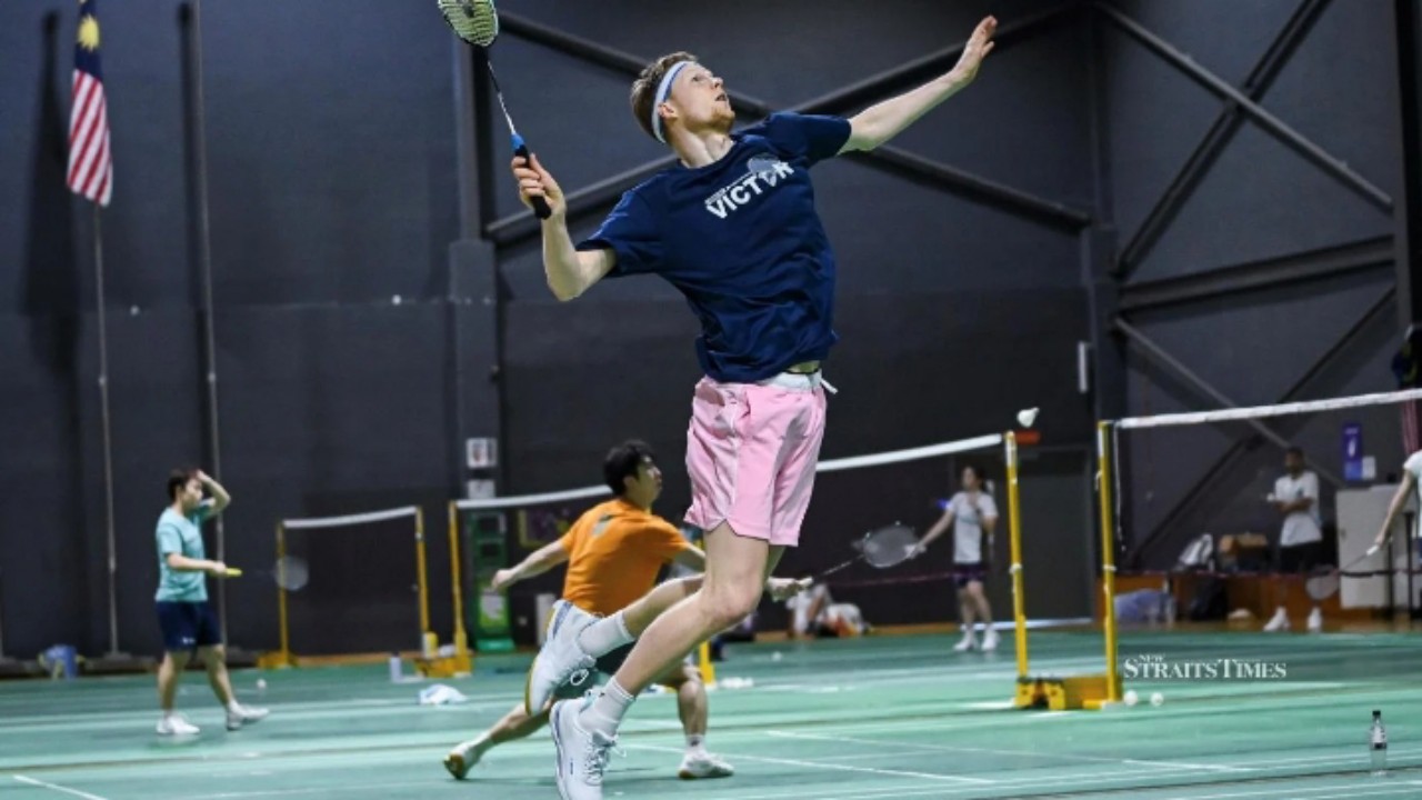 Absen di India Open, Anders Antonsen Latihan Bareng Tim Nasional Malaysia