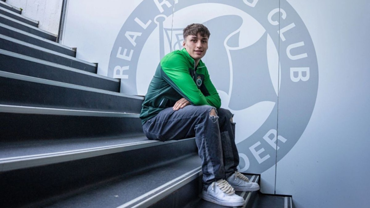 Barcelona Turut Memantau Performa Bek Berbakat Santander