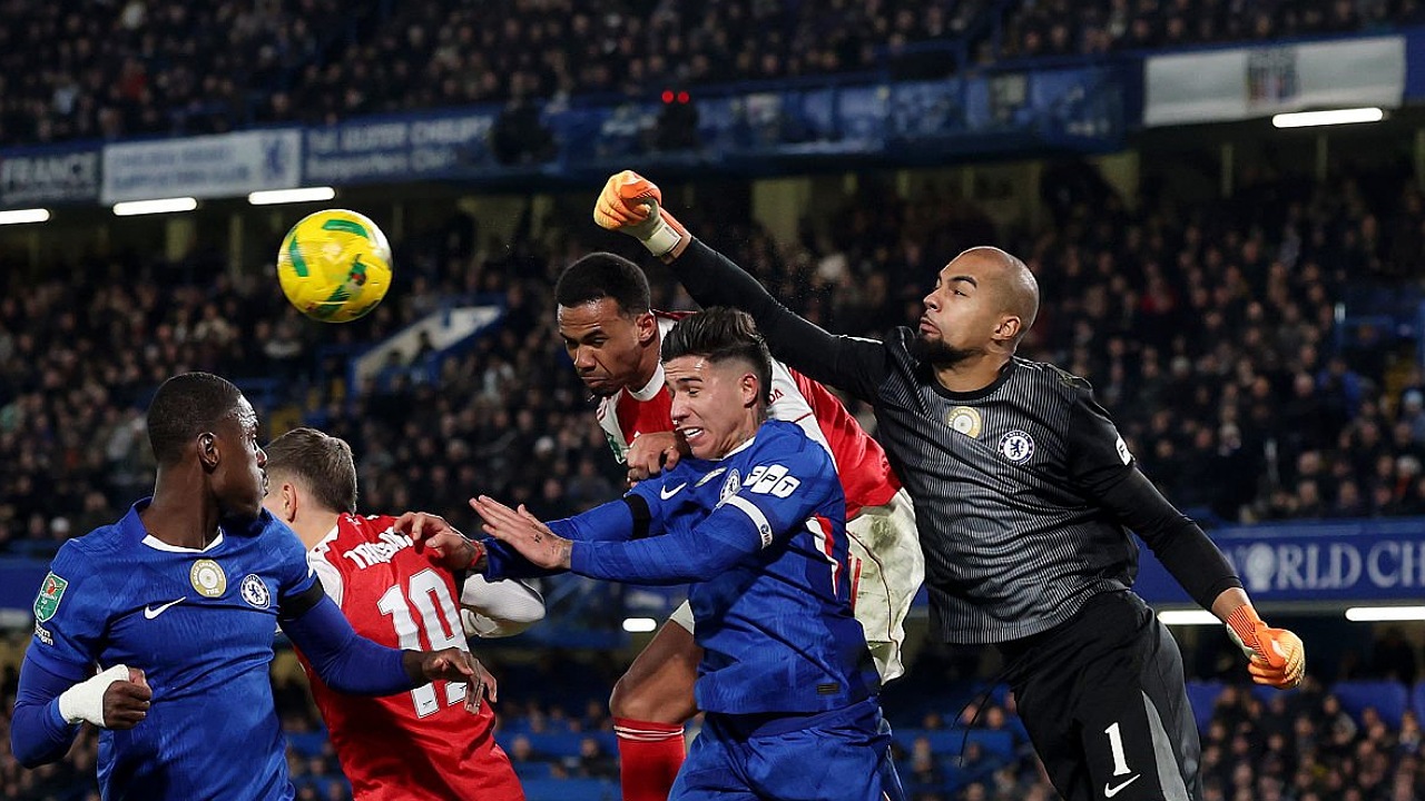 Robert Sanchez melakukan dua blunder saat Chelsea kalah dari Arsenal