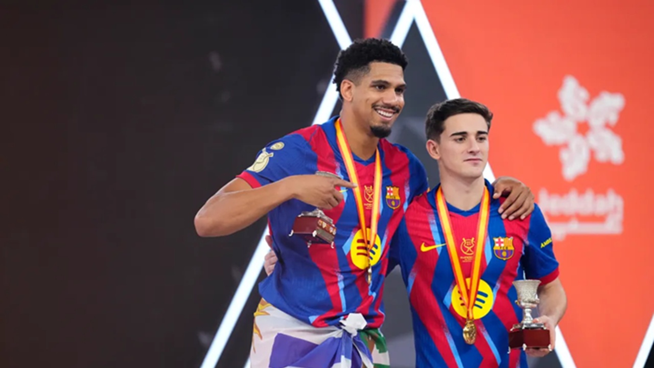 Hansi Flick Mulai Ragu dengan Kemampuan Ronald Araujo