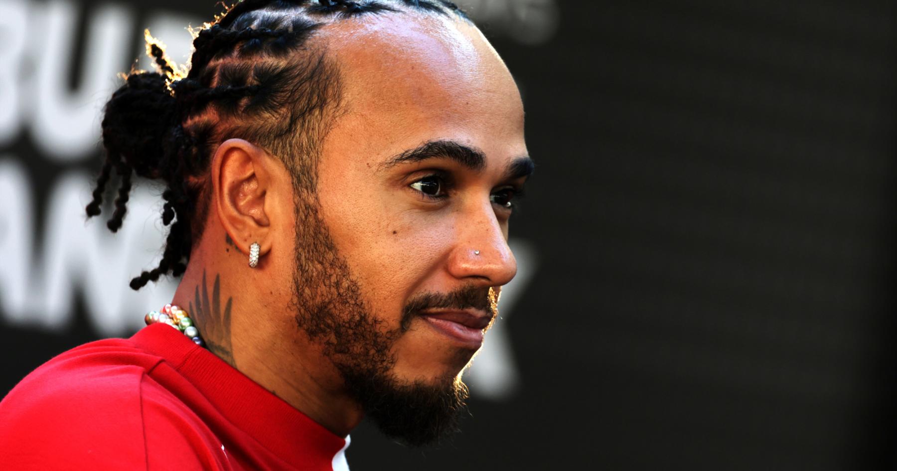 Lewis Hamilton Optimis Meski Debut Sulit di Ferrari - sumber: (racingnews365)