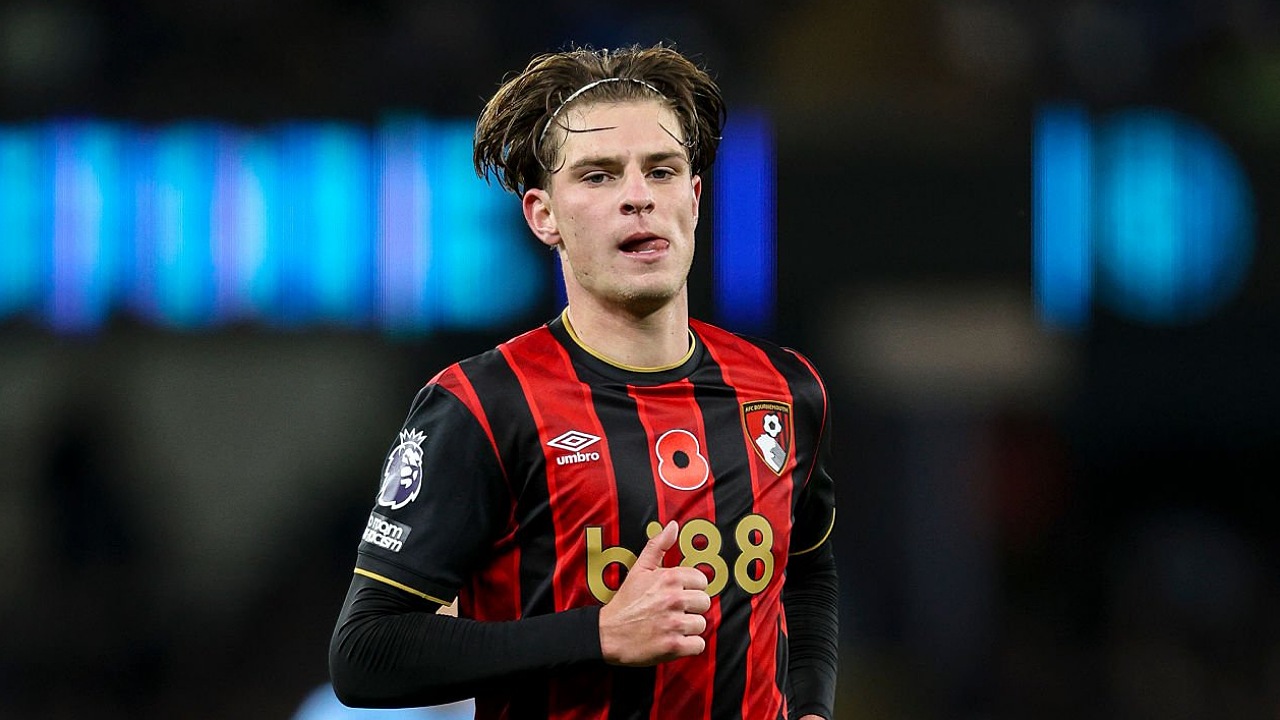 Gelandang Bournemouth, Alex Scott