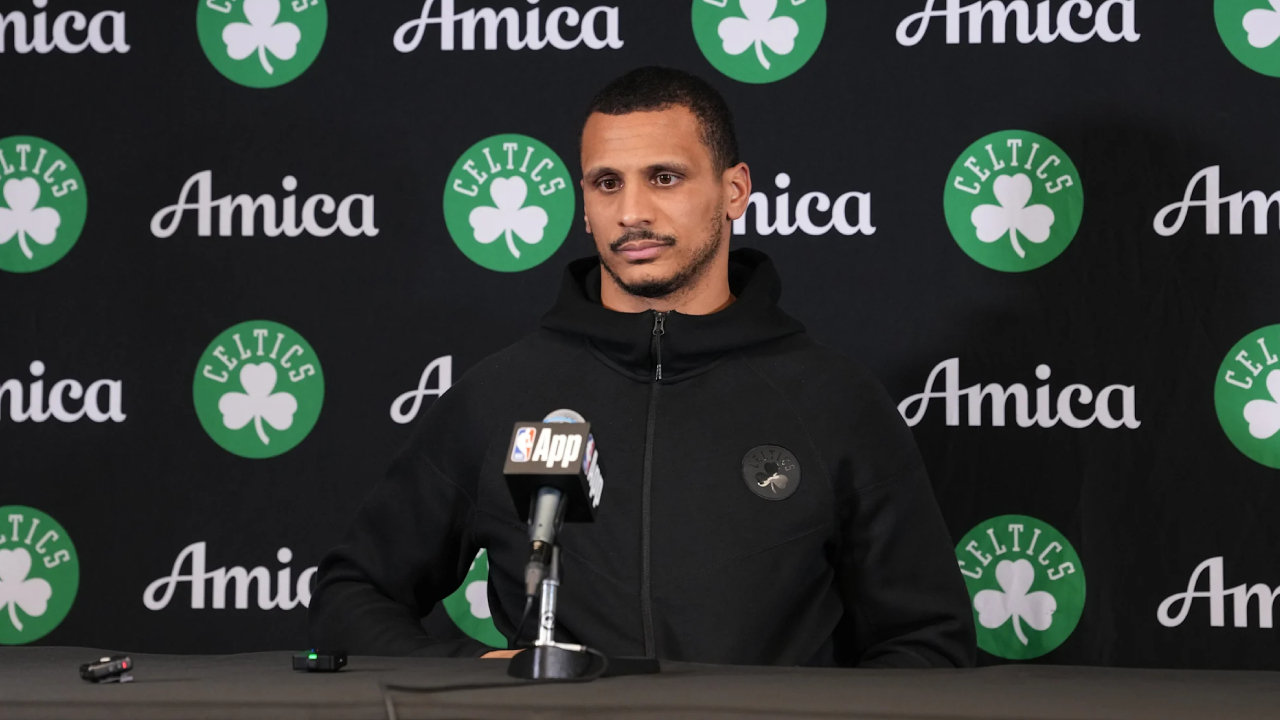 Meski laporan Last Two Minutes tidak mengubah hasil pertandingan, pengakuan NBA ini setidaknya memberi validasi atas protes pelatih Boston Celtics, Joe Mazzulla. (Foto: AP)