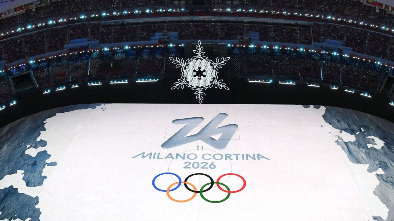 Meski demikian, Rusia tetap dilarang mengikuti cabang olahraga beregu, seperti hoki es, di Olimpiade. (Foto: AP)