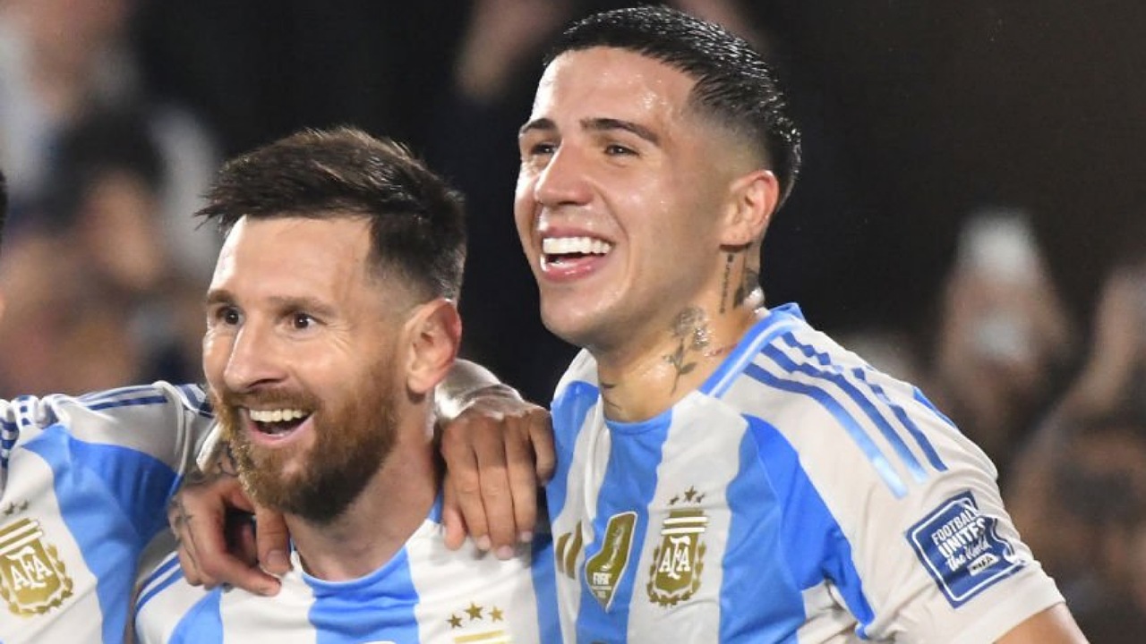 Lionel Messi dan Enzo Fernandez