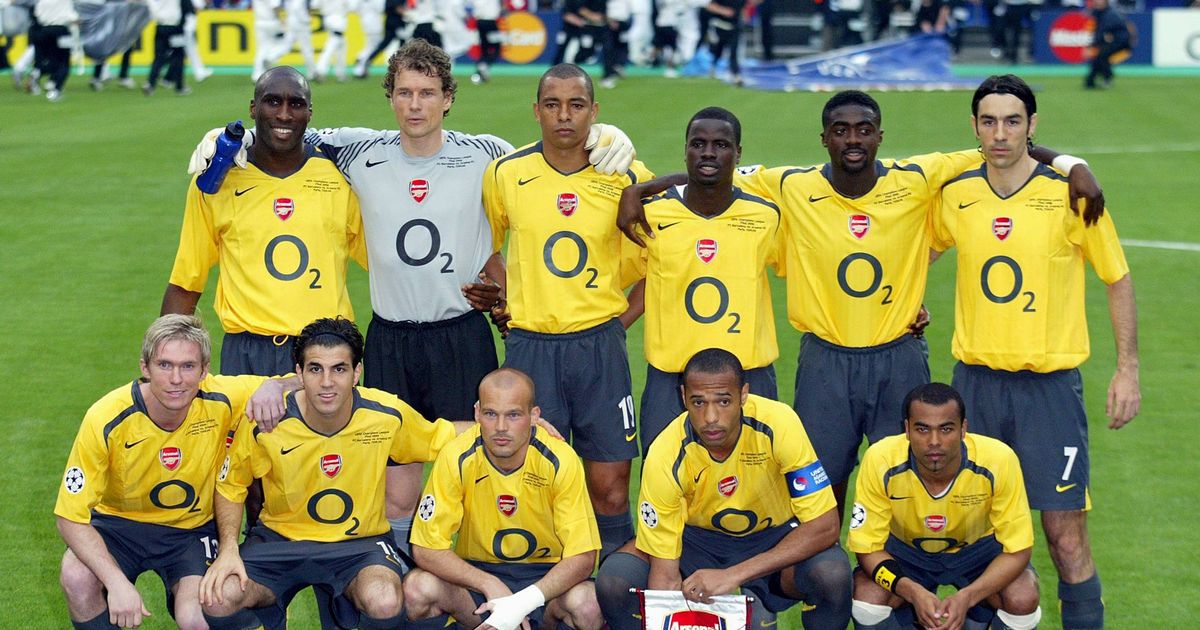 Eboue Ditertawakan Saat Beritahu Lauren Akan Menggantinya - sumber: (footballlondon)