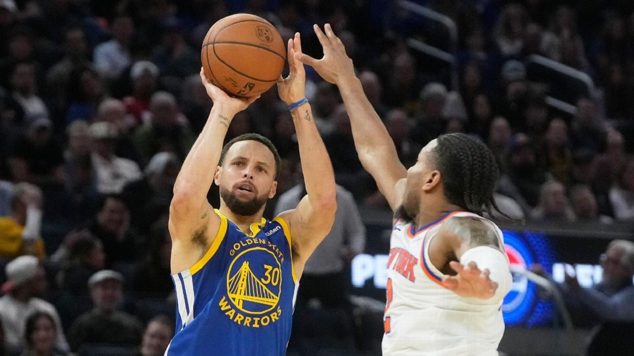 Stephen Curry akui paksakan diri bermain melawan New York Knicks.