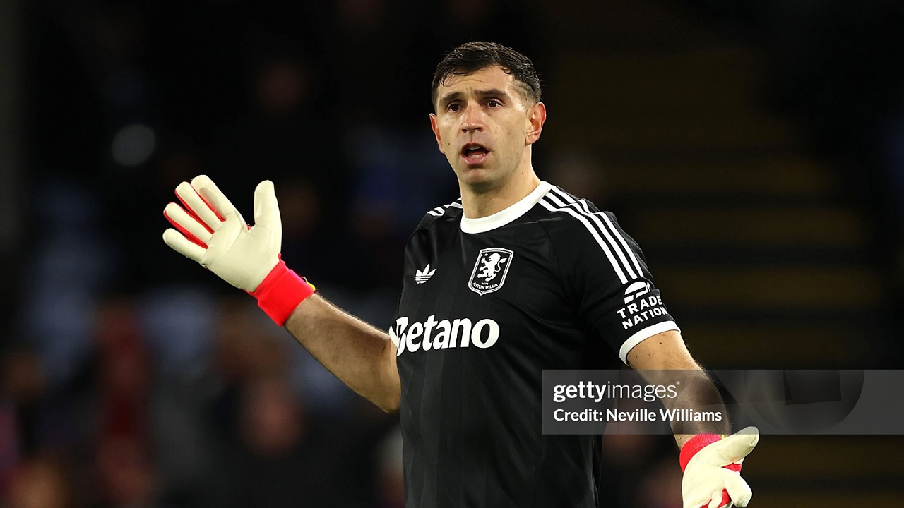 Kiper Aston Villa, Emi Martinez