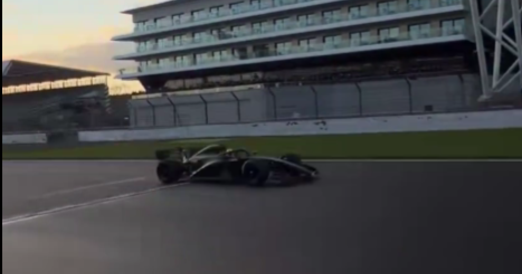 Cadillac Rampungkan Shakedown, Mesin Ferrari Pertama Kali Terdengar - sumber: (racingnews365)