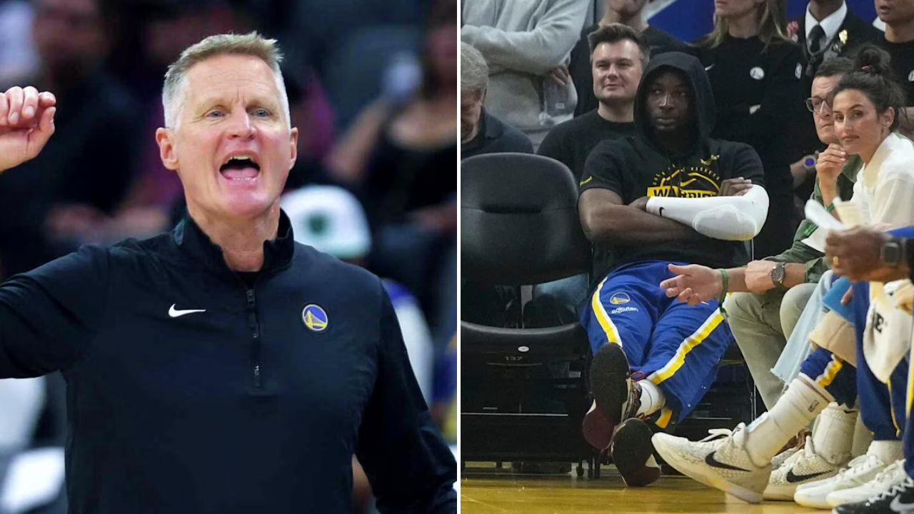 Steve Kerr (kiri) dan Jonathan Kuminga yang duduk di ujung bangku cadangan dengan hoodie hitam menutupi kepala. (Foto: AP)