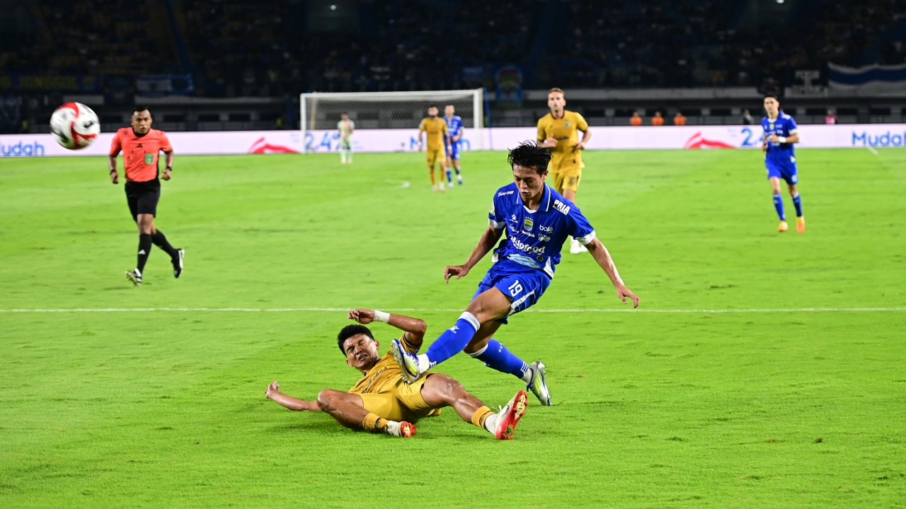 Bek kiri Persib, Alfeandra Dewangga