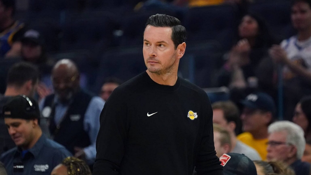 JJ Redick minta Lakers berbenah diri usai kalah dari dari Blazers.