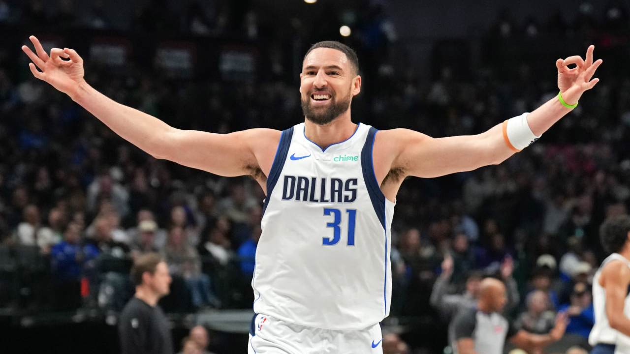 Klay Thompson mencetak seluruh 23 poinnya hanya di paruh pertama dalam waktu bermain yang efisien, yakni 20 menit. (Foto: AP)