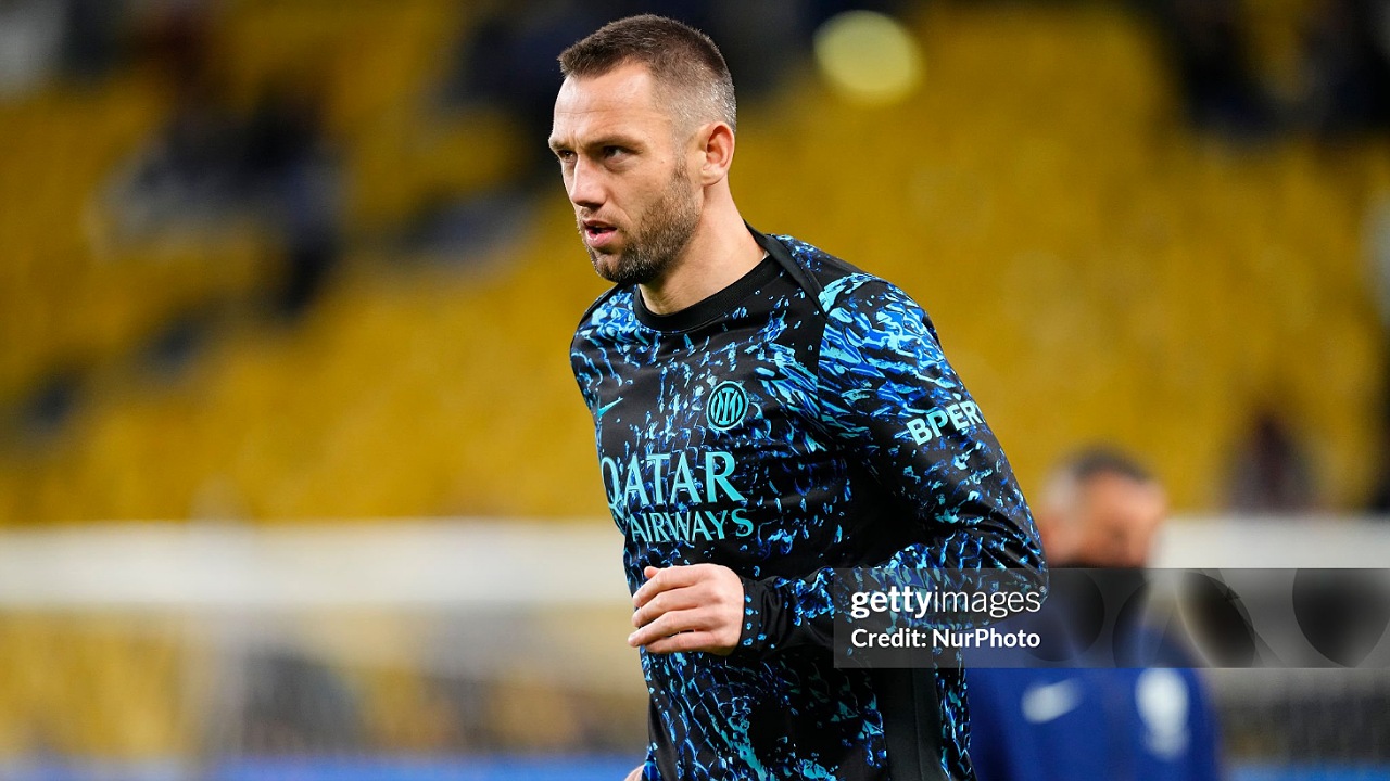 Stefan de Vrij masuk radar Newcastle United