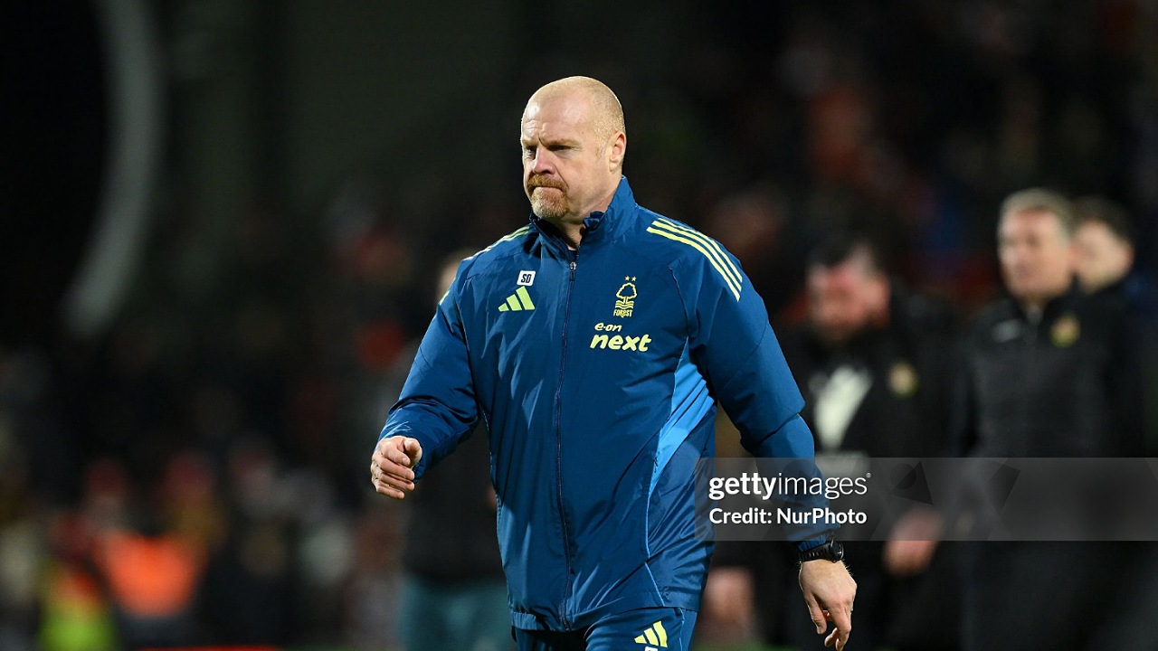 Sean Dyche Bela Wasit Usai Arsenal Gagal Dapat Penalti di City Ground