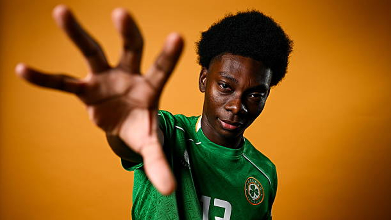 Ade Solanke Resmi Gabung Bournemouth, Teken Kontrak Jangka Panjang