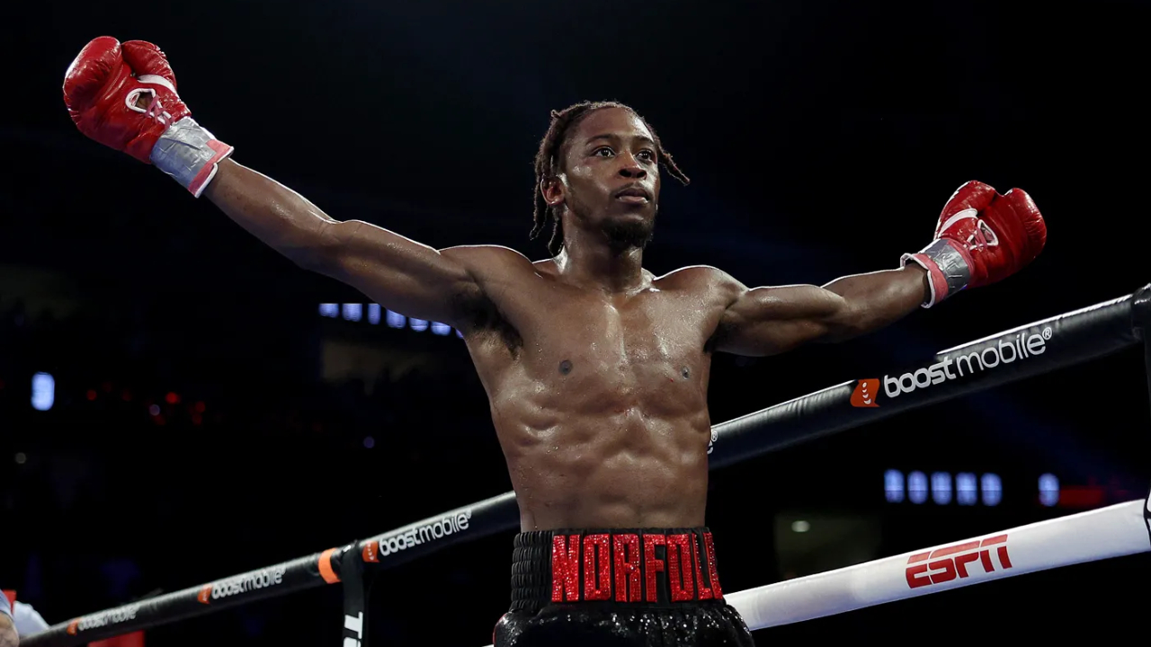 Keyshawn Davis melakukan perombakan besar dalam timnya, termasuk berpisah dengan pelatih ternama Brian “Bomac” McIntyre, demi perkembangan karier. (Foto: Fight TV)