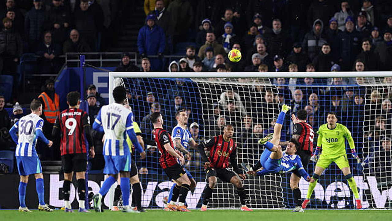 Sudah Biasa, Lewis Dunk Tak Terkejut dengan Gol Salto Charalampos Kostoulas