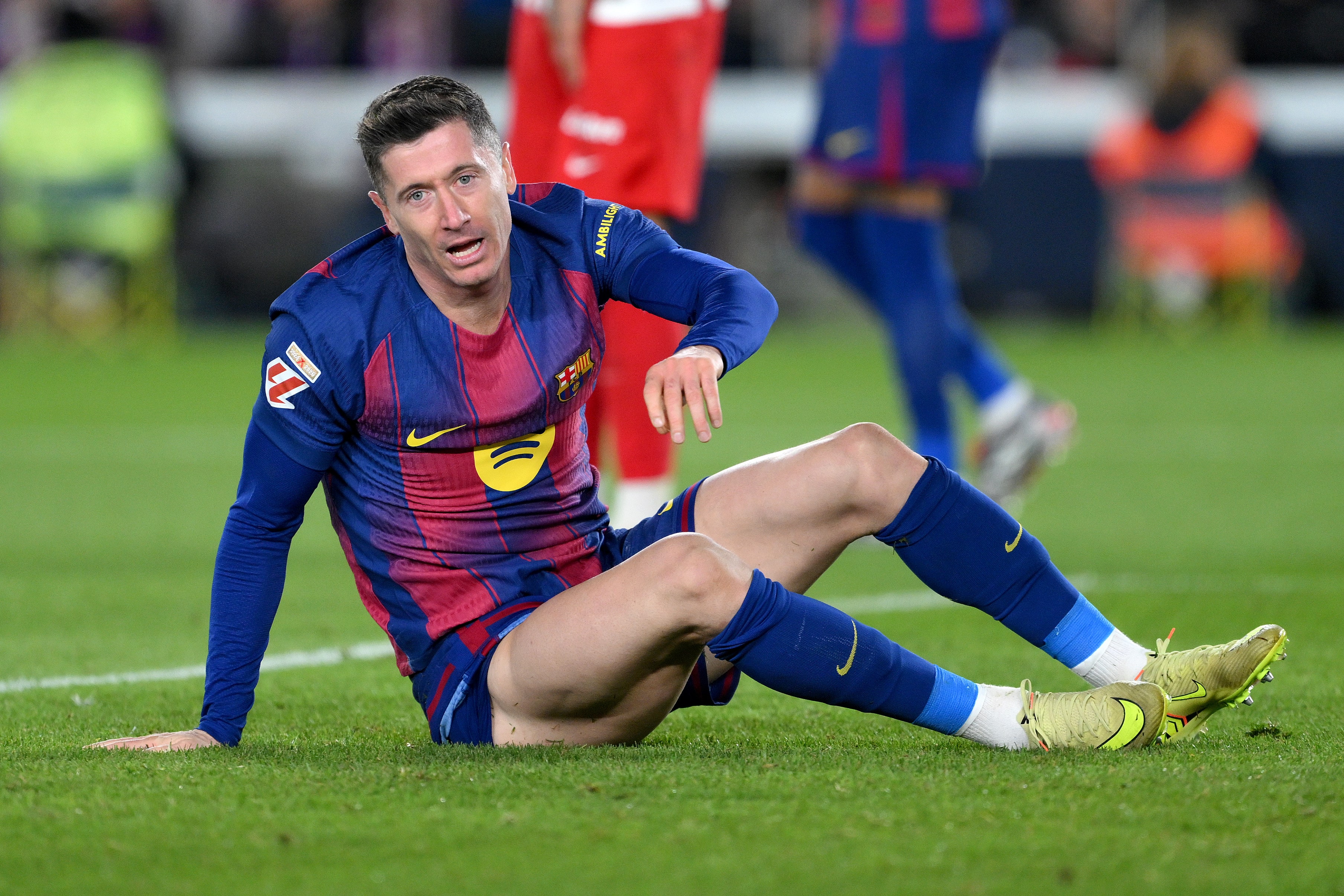 Barcelona Tetapkan Syarat Agar Lewandowski Tetap Bertahan - sumber: (footballespana)