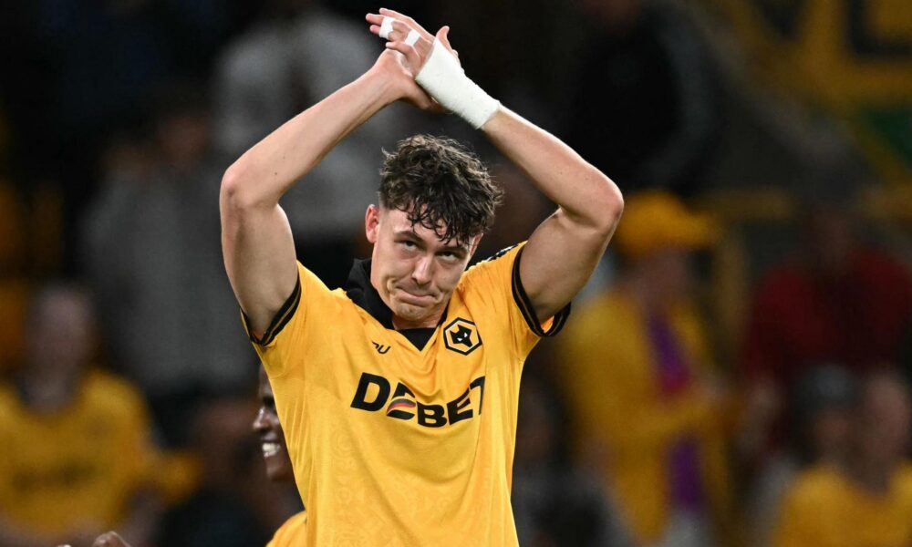 Everton Incar Jorgen Strand Larsen dari Wolves - sumber: (footballtalk)