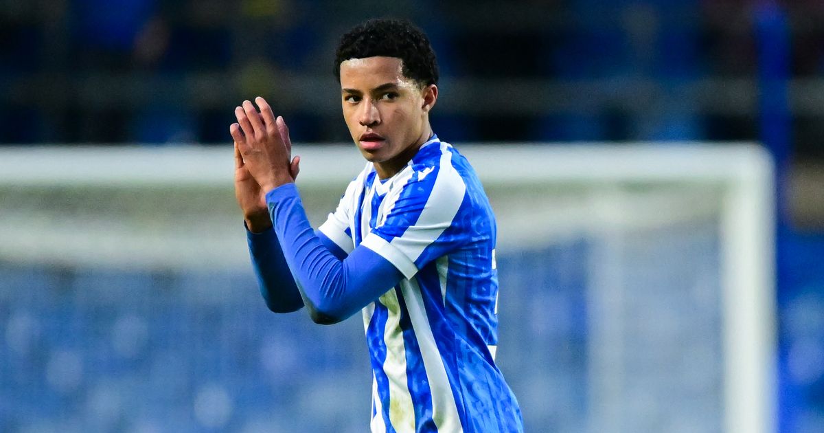 Man United Ajukan Tawaran untuk Bek Muda Sheffield - sumber: (manchestereveningnews)