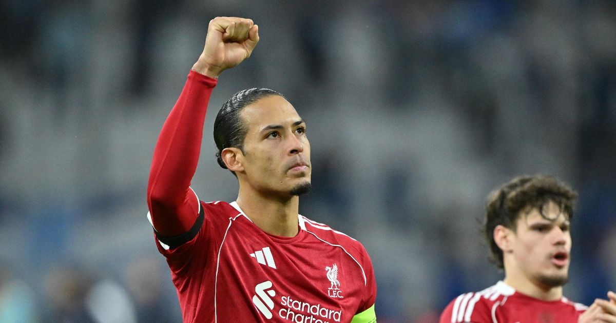 Van Dijk Kritik Pertanyaan untuk Slot, Tegaskan Dukungan Tim - sumber: (liverpoolecho)