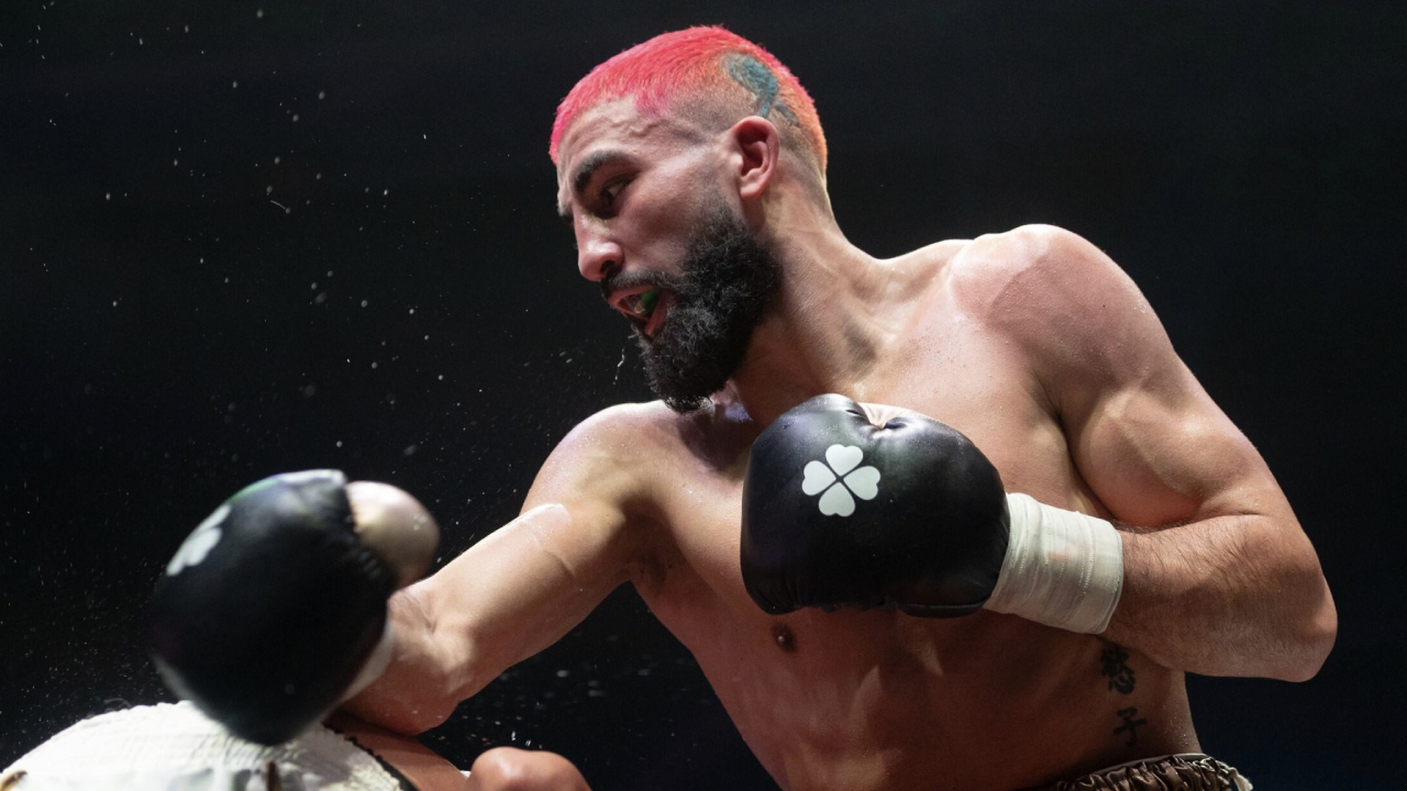 Setelah kembali merebut juara Eropa pada November lalu, Milan Prat melakukan perjalanan spiritual ke Mekah untuk menunaikan Umrah. (Foto: AP)