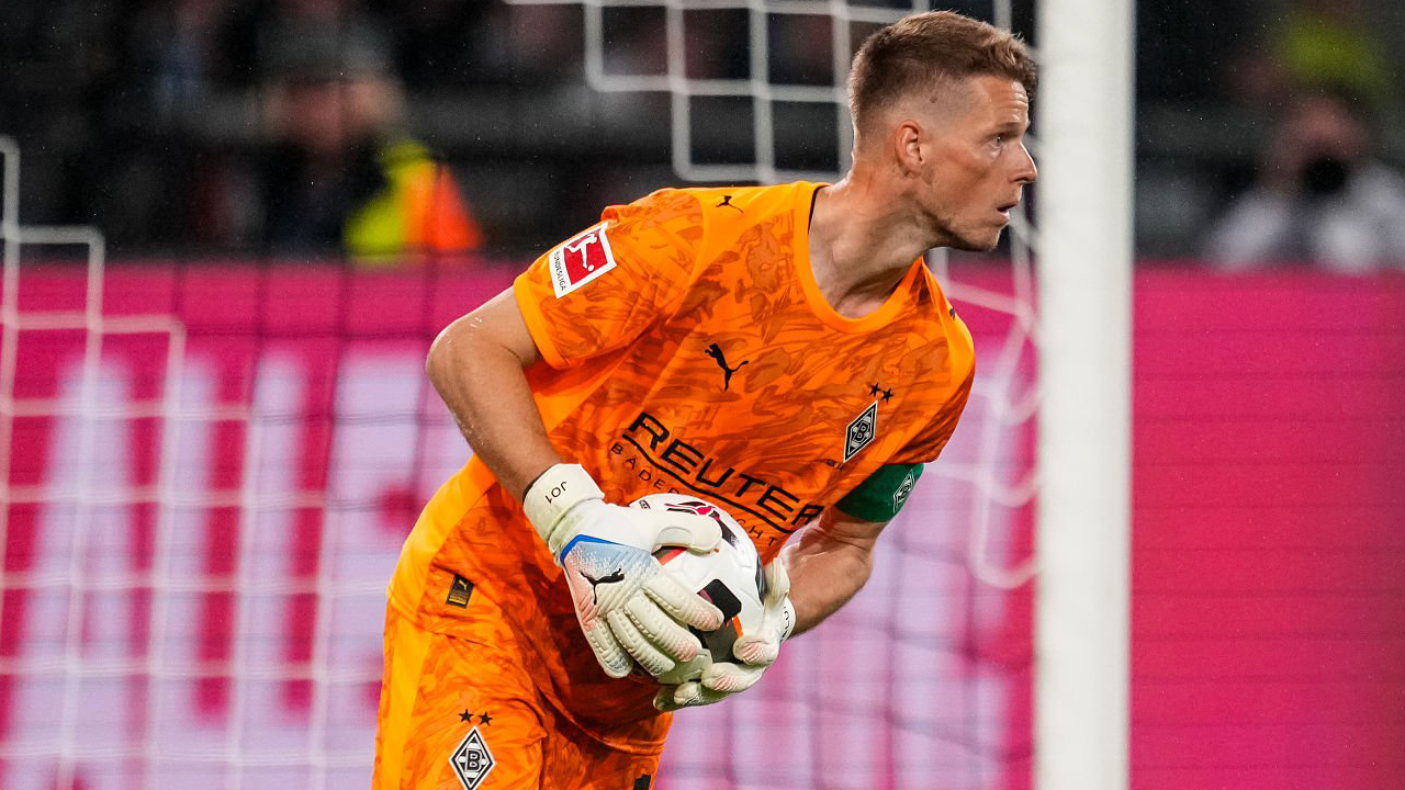 Kiper Borussia Monchengladbach, Jonas Omlin.