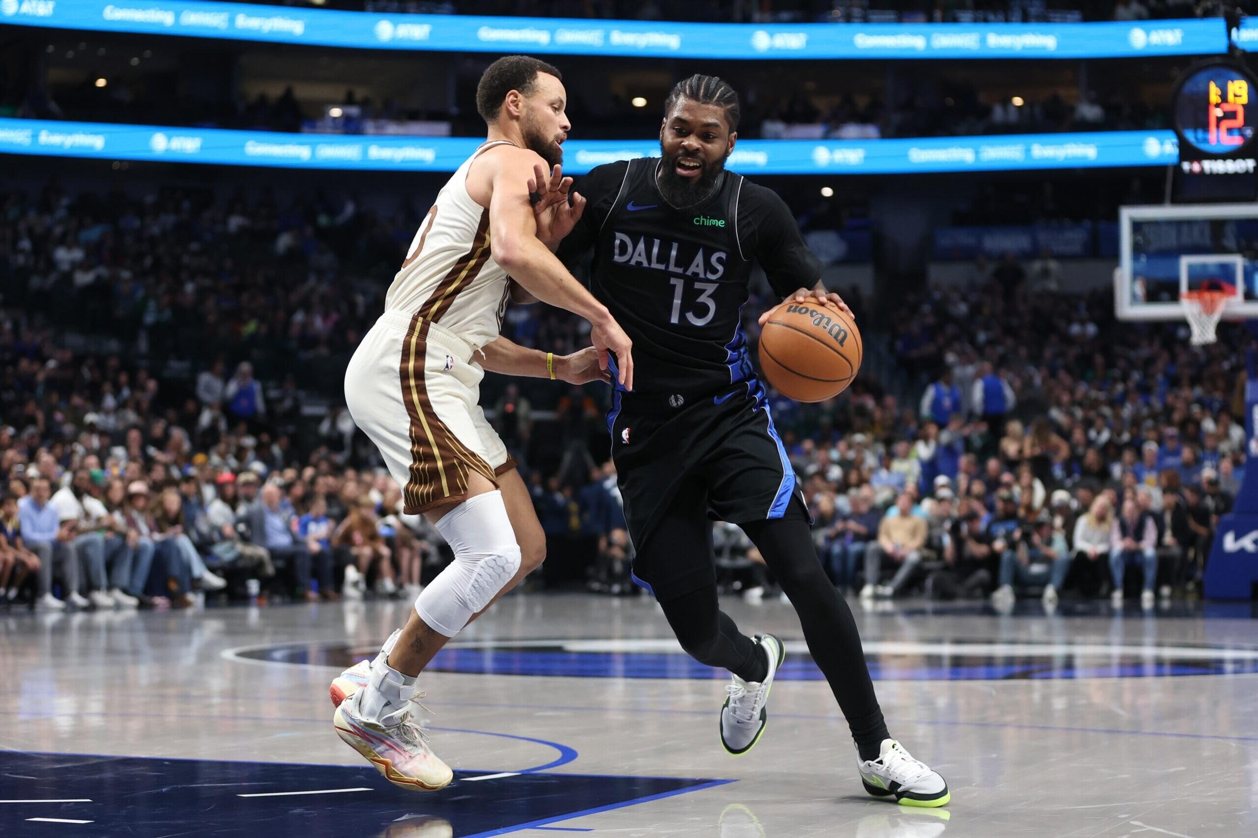 Curry Ukir Sejarah, Marshall Bikin Mavericks Menang - sumber: (mainbasket)