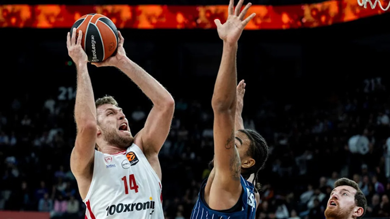 Olympiacos Piraeus Akhiri Kutukan di Kandang Anadolu Efes Istanbul