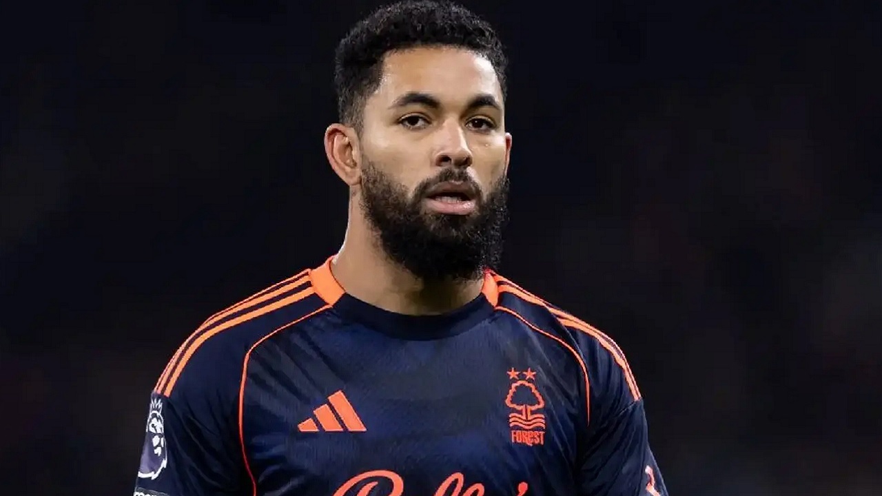 Aston Villa buka peluang reuni dengan Douglas Luiz.