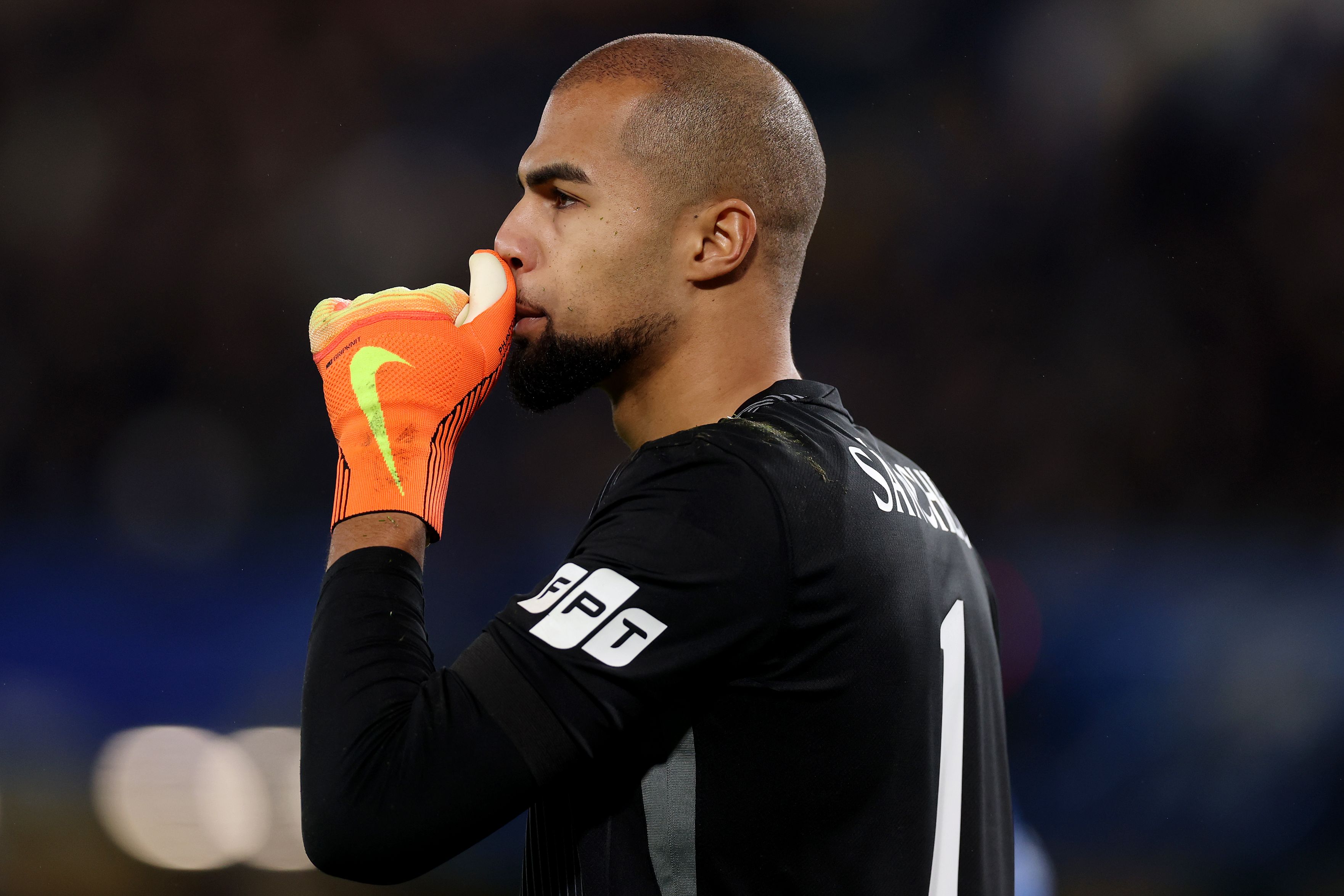 Rosenior Yakin Robert Sanchez Bisa Lebih Hebat Lagi - sumber: (chelseanews)