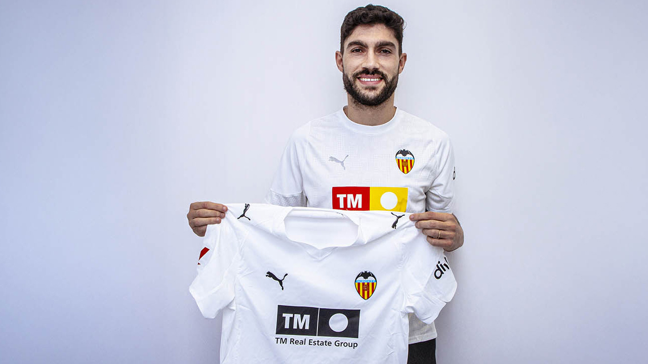 Pemain baru Valencia, Unai Nunez.