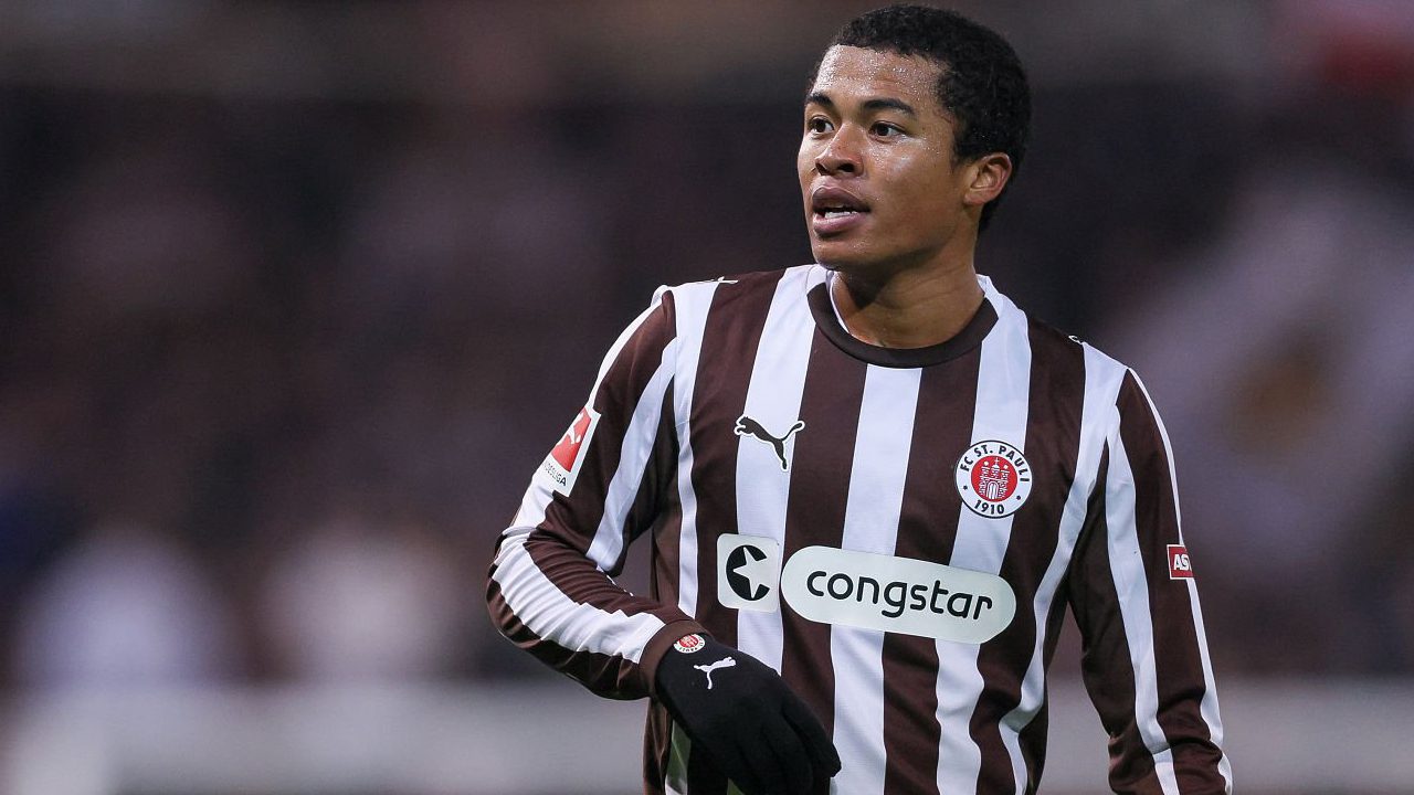 Gelandang St. Pauli, Joel Chima Fujita.