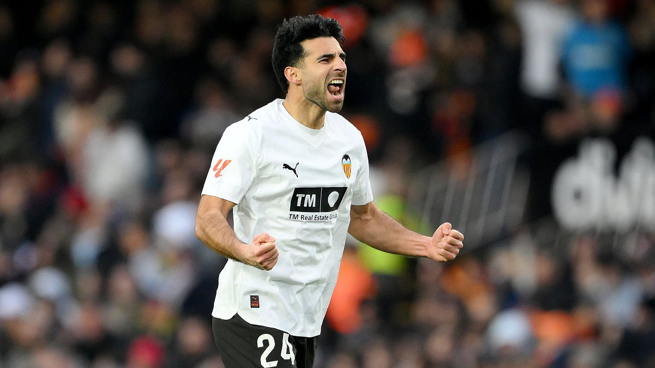 Bek Valencia, Eray Comert.