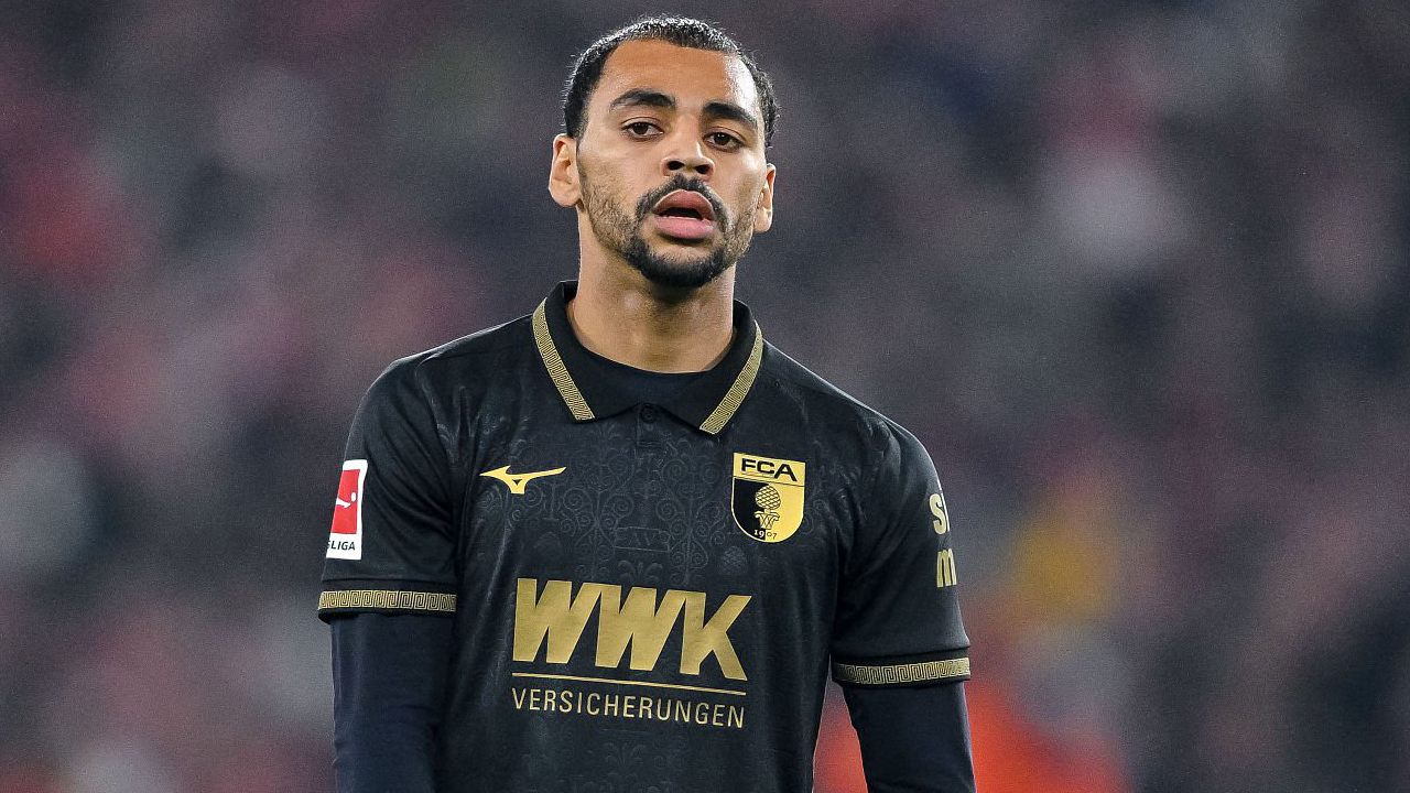 Penyerang FC Augsburg, Alexis Claude-Maurice.