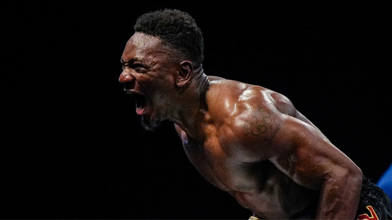Christian Mbilli menilai situasi divisi kelas menengah super mulai terbuka setelah dominasi Canelo Alvarez mereda dan pensiunnya Terence Crawford. (Foto: AP)