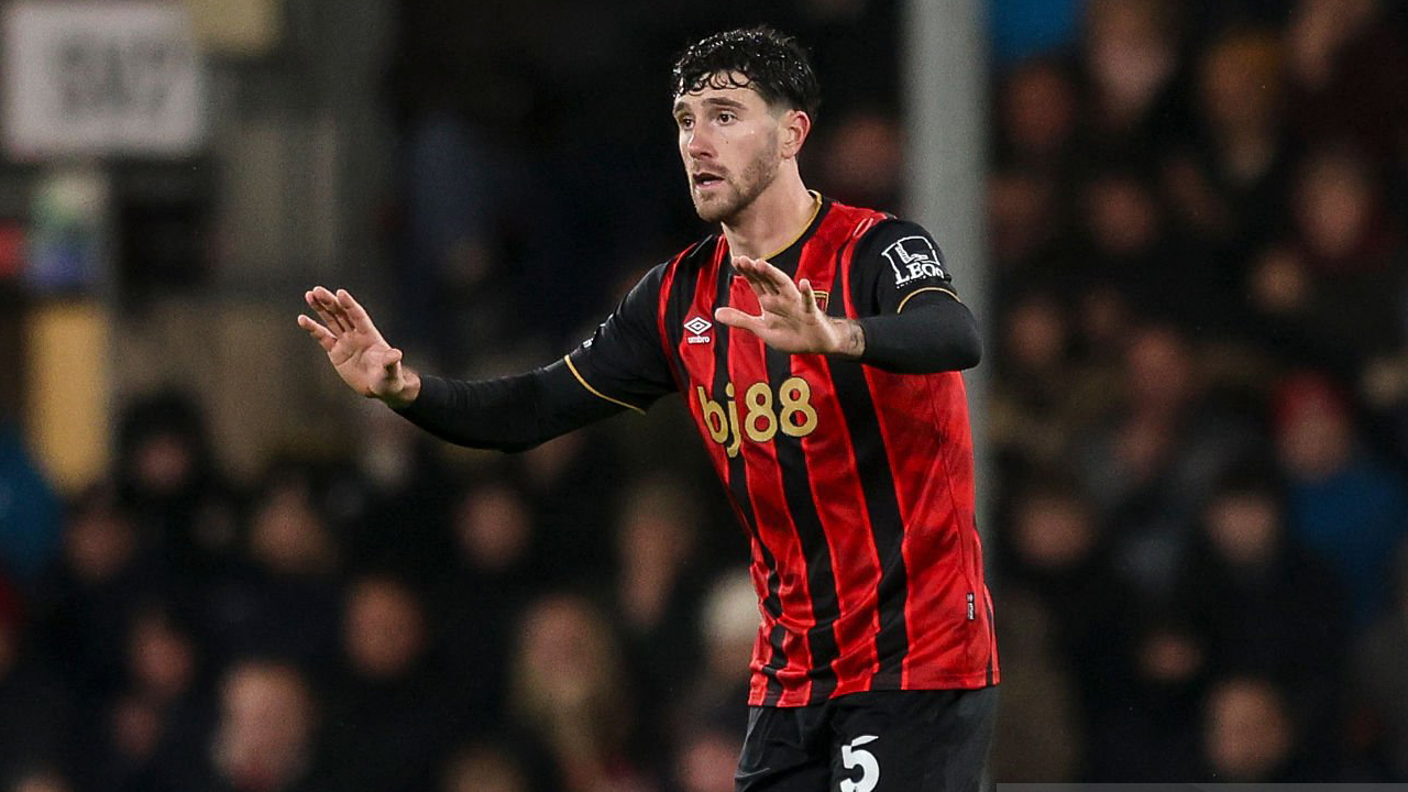 Bek tengah Bournemouth, Marcos Senesi.