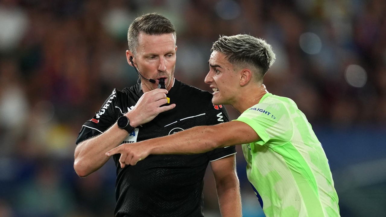 Gavi Tidak Senang setelah Dro Fernandez Tinggalkan Barcelona