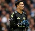 Altay Bayindir Angkat Bicara Soal Persaingannya dengan Senne Lammens