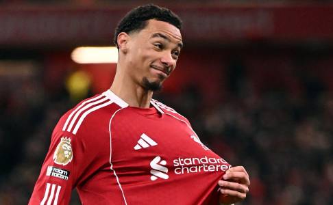 Arne Slot Puji Hugo Ekitike Usai Cetak Brace ke Gawang Brighton