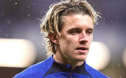 Aston Villa Ramaikan Perburuan Gelandang Atletico Madrid