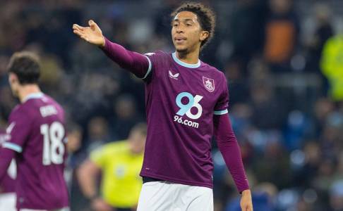 Bashir Humphreys Puji Performa Burnley Usai Tahan Imbang MU