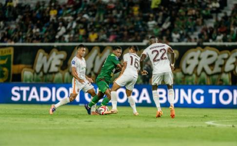 Belum Cetak Gol, Diego Mauricio Dipuji Tim Pelatih Persebaya Surabaya