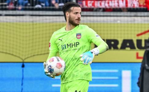 Calon Kiper Masa Depan, Diant Ramaj Masuk Daftar Belanja Arsenal