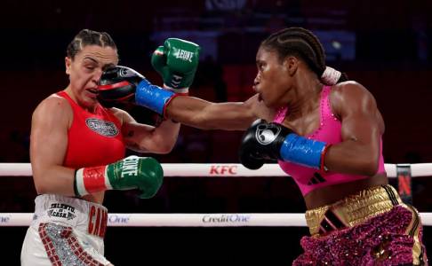 Caroline Dubois Tampil Mengesankan di Debut AS, Pertahankan Gelar WBC