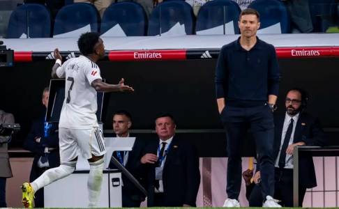 CEO Bayer Leverkusen Tanggapi Konflik Xabi Alonso dengan Vinicius Jr.