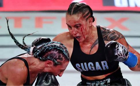 Cherneka Johnson “Mandi Darah”, Pertahankan Gelar Juara Sejati Kelas Bantam