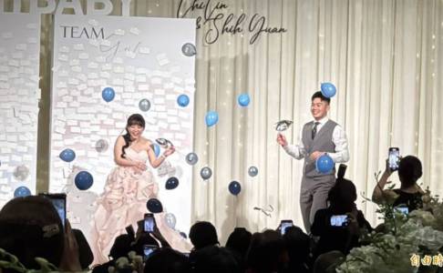 Di Pesta Pernikahan, Wang Chi Lin Umumkan Sambut Kelahiran Sang Buah Hati